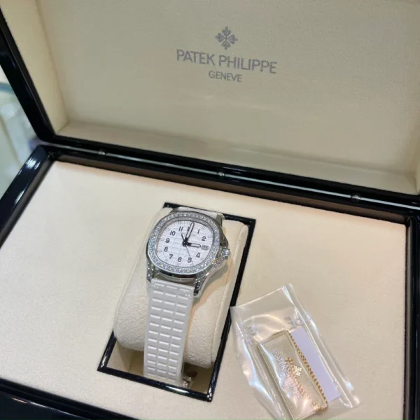 Patek Philippe Aquanaut Lady Steel 5067A - Image 4