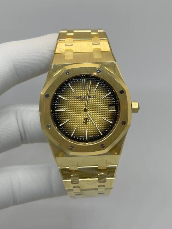 Audemars Piguet Royal Oak Jumbo Ultra Thin 16202BA “non 50th” Yellow Gold Gold Dial
