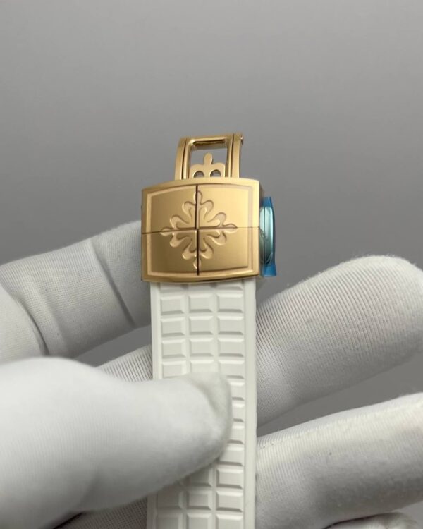 Patek Philippe Aquanaut Luce Travel 5269200R Rose Gold Diamond - Image 4