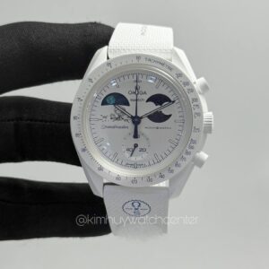 Omega Moonswatch (Snoopy) Moonshine Gold White